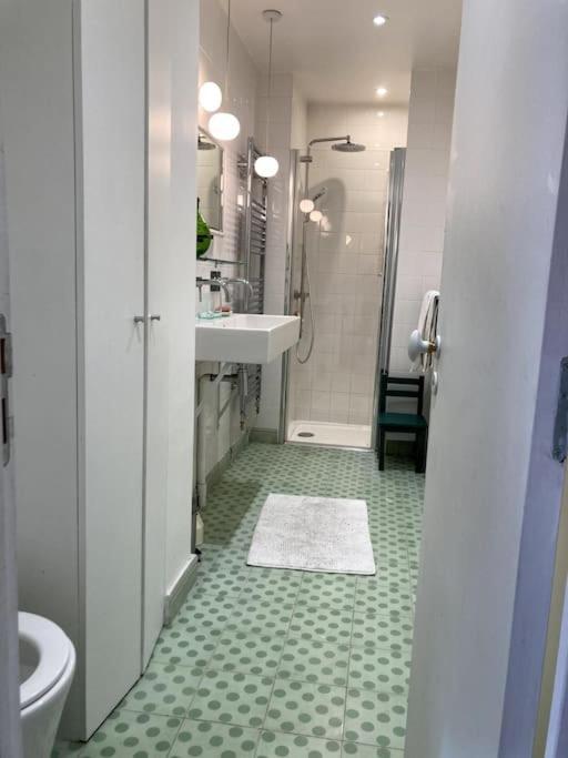 Appartement Cosy Dans Le 9E París Exterior foto